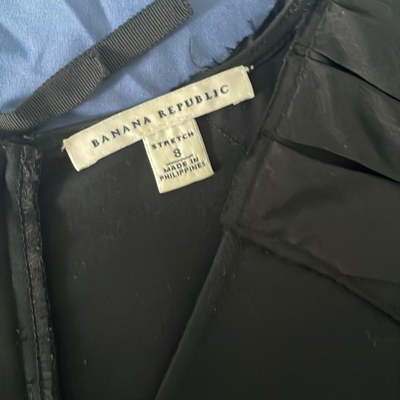 Classic banana republic black dress with satin shoulders. Size 8 sheath dress - Picture 2 of 6